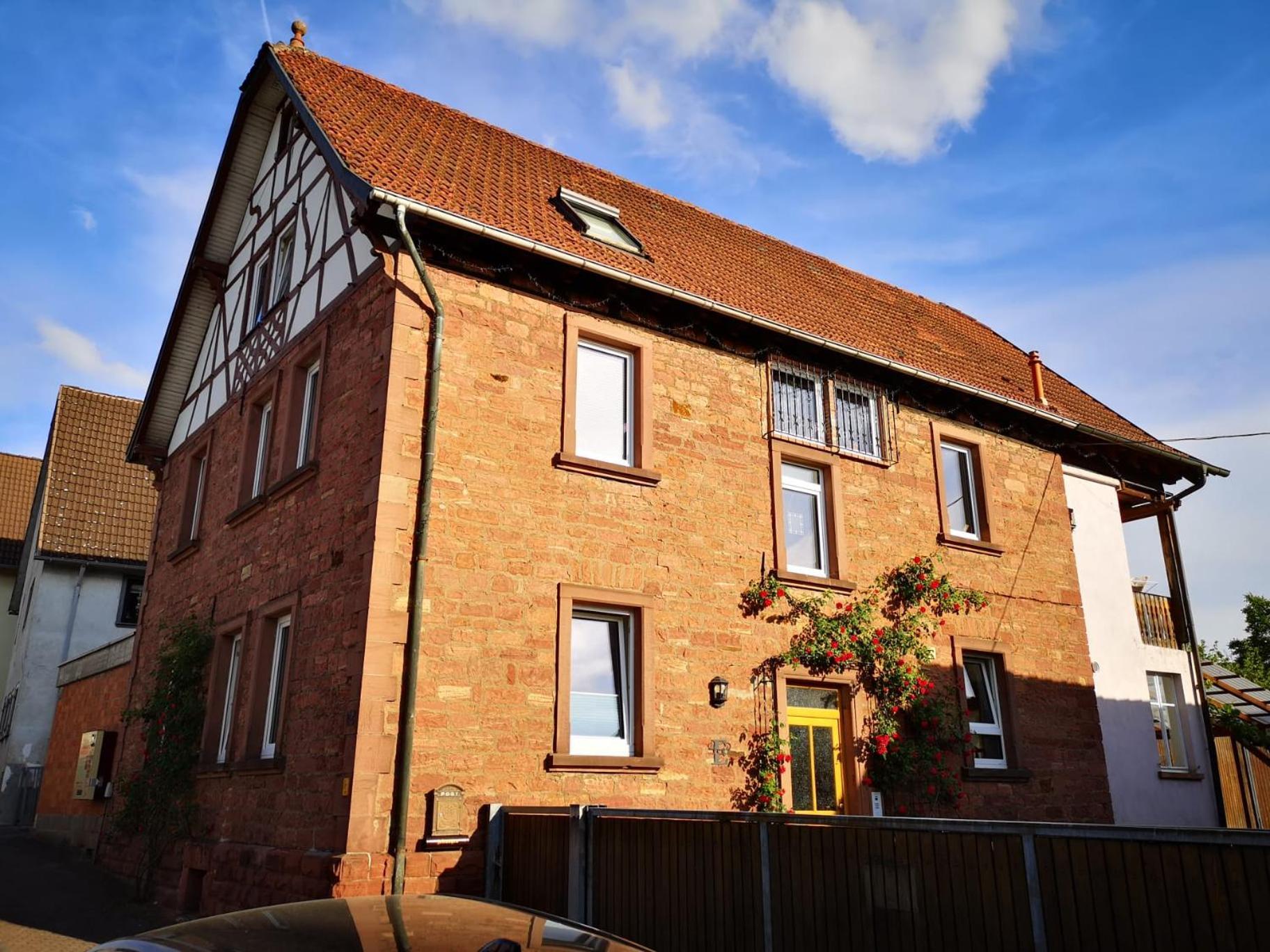 Gemuetliches Sandsteinhaus Buergstadt Værelse billede